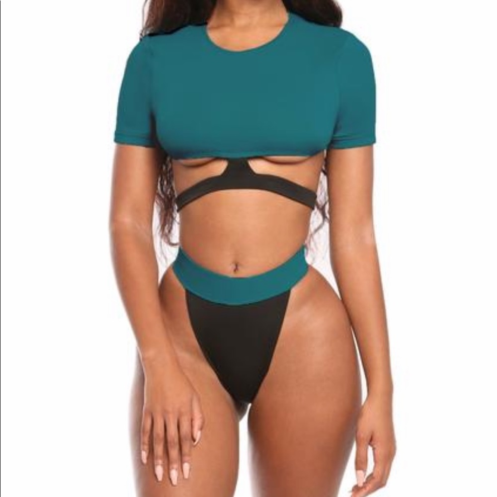 Brand new 2 piece bathing suit
